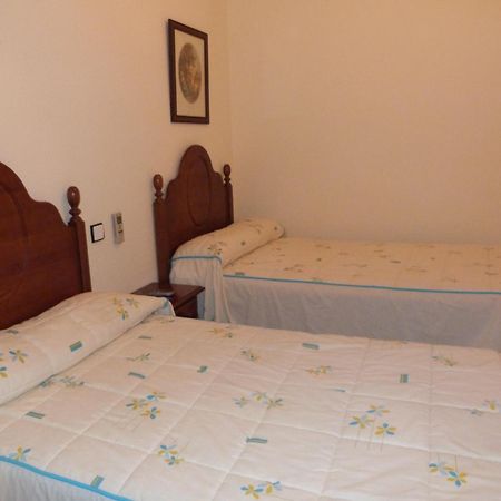 Hostal Restaurante Las Canteras Pedrera Bagian luar foto