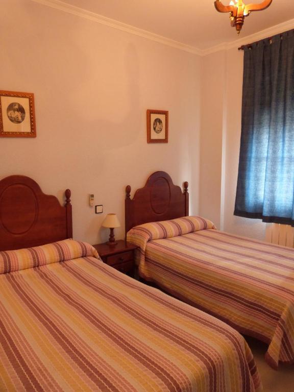 Hostal Restaurante Las Canteras Pedrera Ruang foto